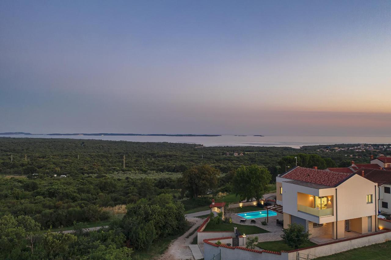 Villa White Barbariga Bagian luar foto