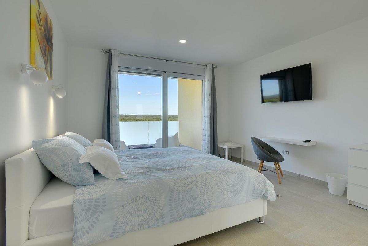 Villa White Barbariga Bagian luar foto